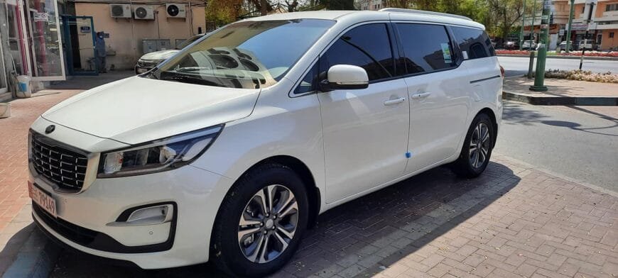 Rent Kia carnival 2020 – Golden Rent Car